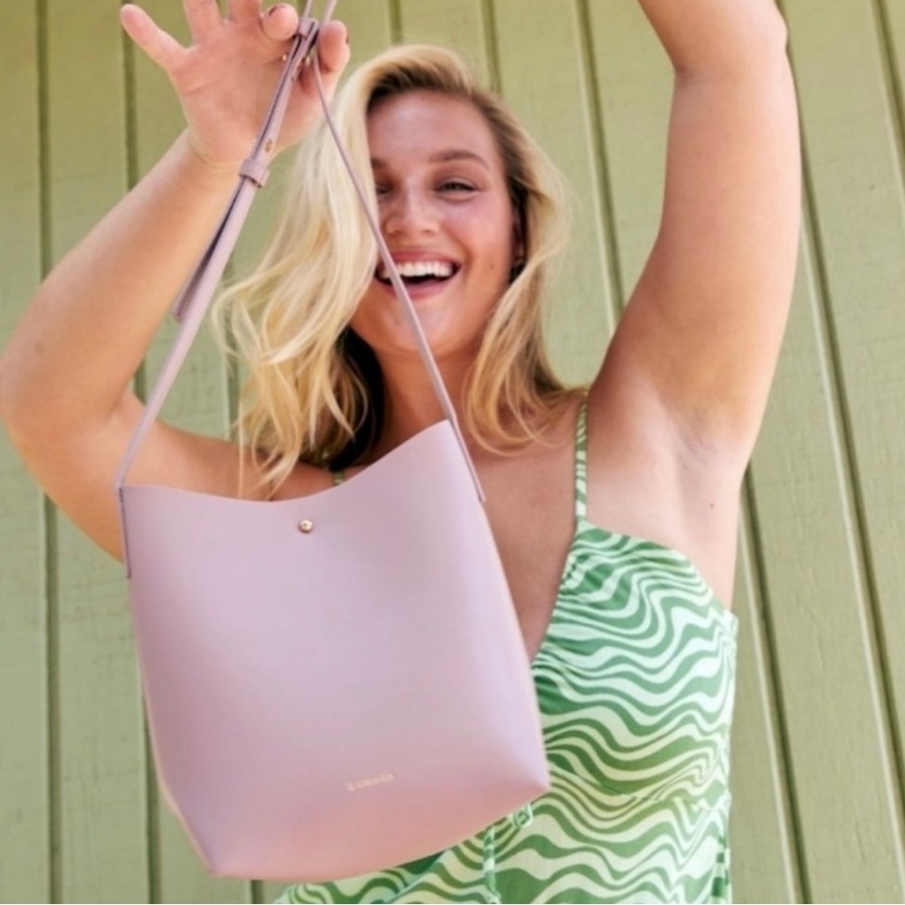 Samara Medium Shoulder Bag